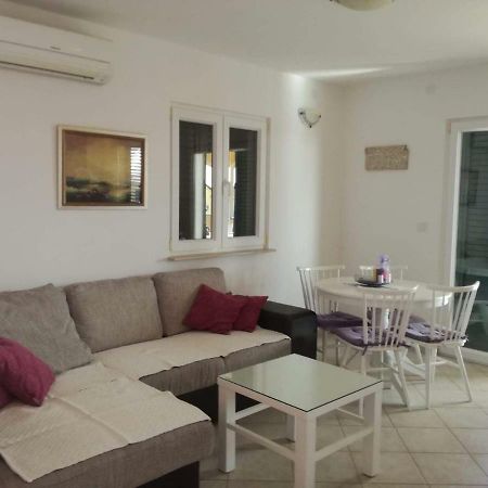 Apartman Dora Povljana Buitenkant foto