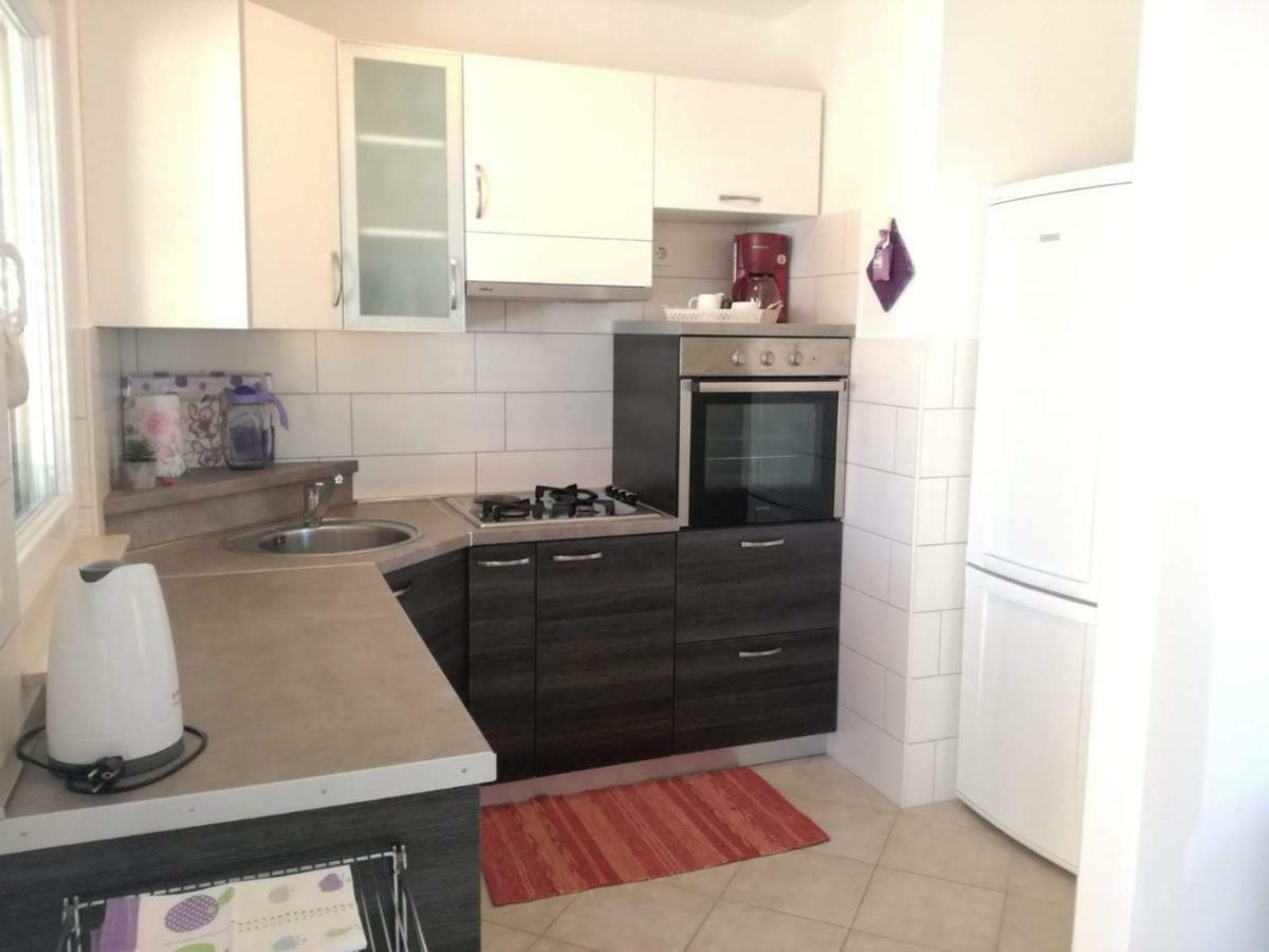 Apartman Dora Povljana Buitenkant foto