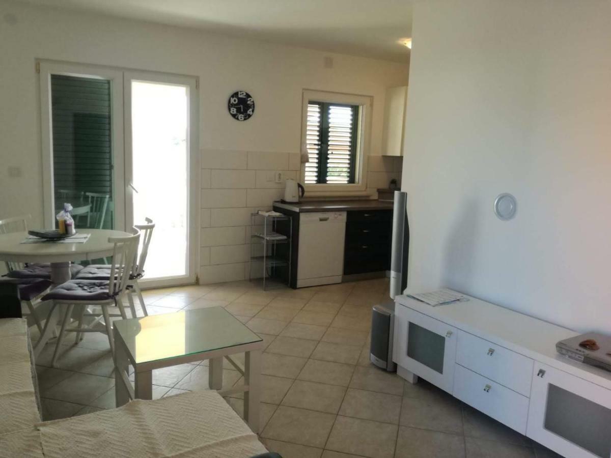 Apartman Dora Povljana Buitenkant foto