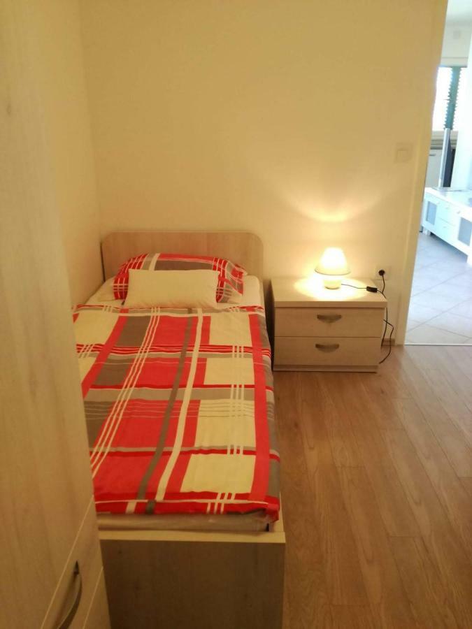 Apartman Dora Povljana Buitenkant foto