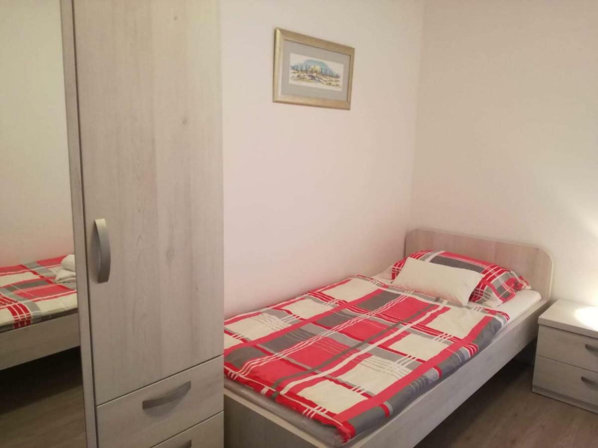 Apartman Dora Povljana Buitenkant foto