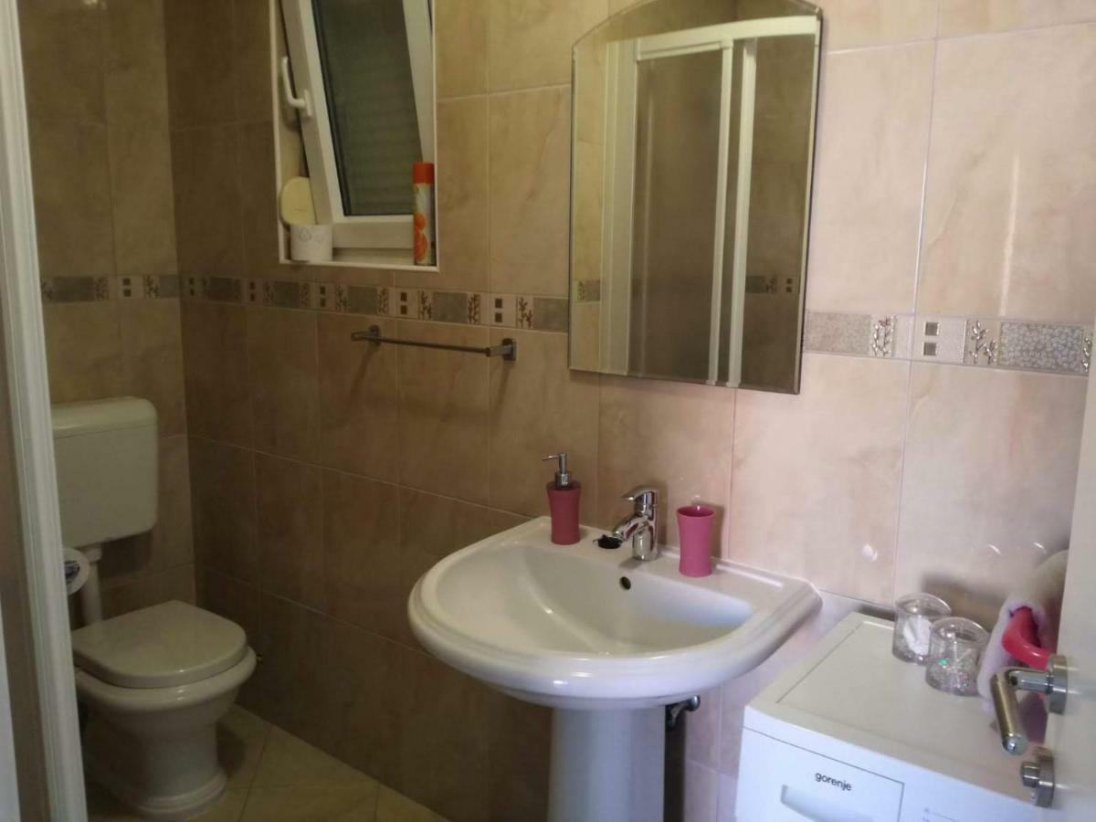 Apartman Dora Povljana Buitenkant foto